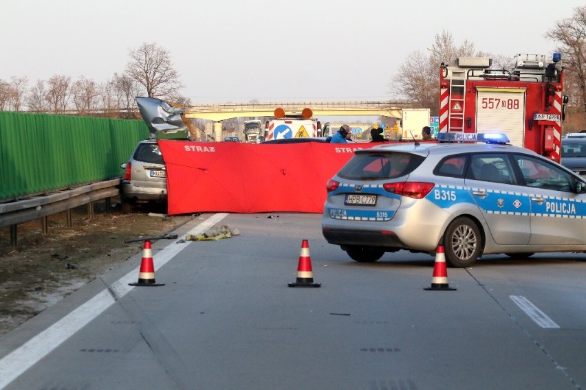 Wypadek na A4 między Legnicą a Wrocławiem. Zderzyły się dwa...