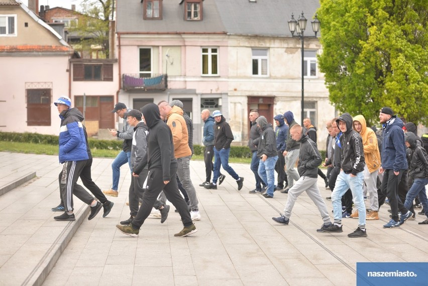 Marsz kibiców Włocłavii Włocławek przed meczem z Legią Chełmża [zdjęcia, wideo]