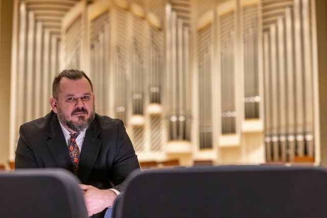 Mateusz Prendota jest dyrektorem Filharmonii Krakowskiej od września 2020 roku. Jako jeden z głównych celów postawił sobie budowę pierwszej własnej siedziby dla instytucji