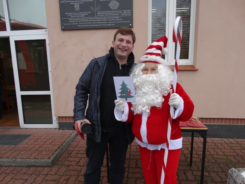 Hojny Święty Mikołaj w Czarnem. Za oddanie krwi, rozdawał bony na choinki