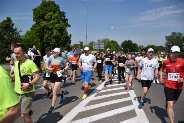 Zawodnicy Biegu Papiernika zmierzą się na 10-kilometrowej trasie ulicami Kwidzyna.