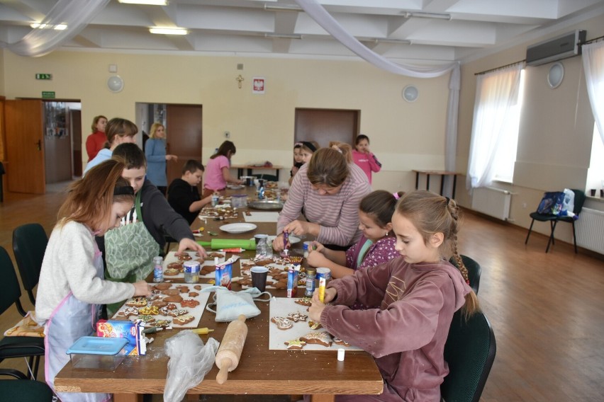 Warsztaty pieczenia i ozdabiania pierników w Lesznie w...