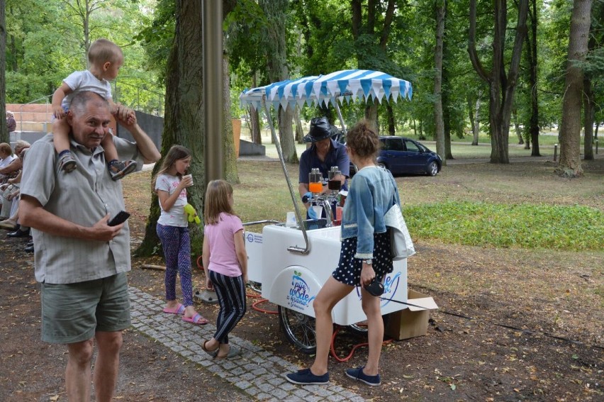 Letni Piknik Rodzinny przyciągnął wielu mieszkańców Goleniowa. Kolejki do każdego stoiska