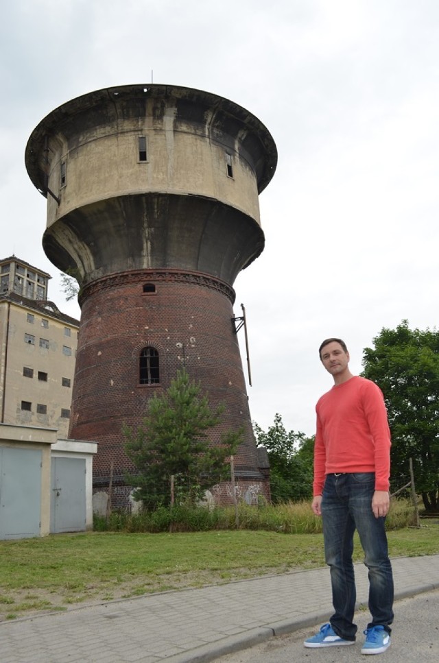 Wieża przy ulicy Towarowej ma być wyburzona. – Byłaby to wielka strata dla miasta – mówi Dariusz Czaja z Towarzystwa Ziemi Głogowskiej