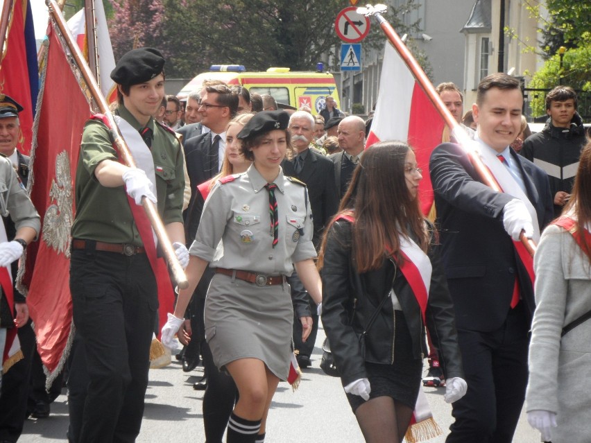 Katowice: Obchody 3 maja 2016. Mażoretki i defilada [ZDJĘCIA]