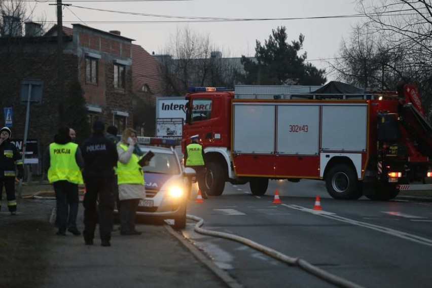 Katowice: Pożar w warsztacie samochodowym. To był wybuch [ZDJĘCIA]