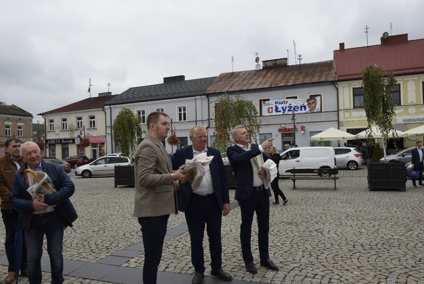 Minister Robert Telus w sobotę prowadził swą kampanię w Skierniewicach