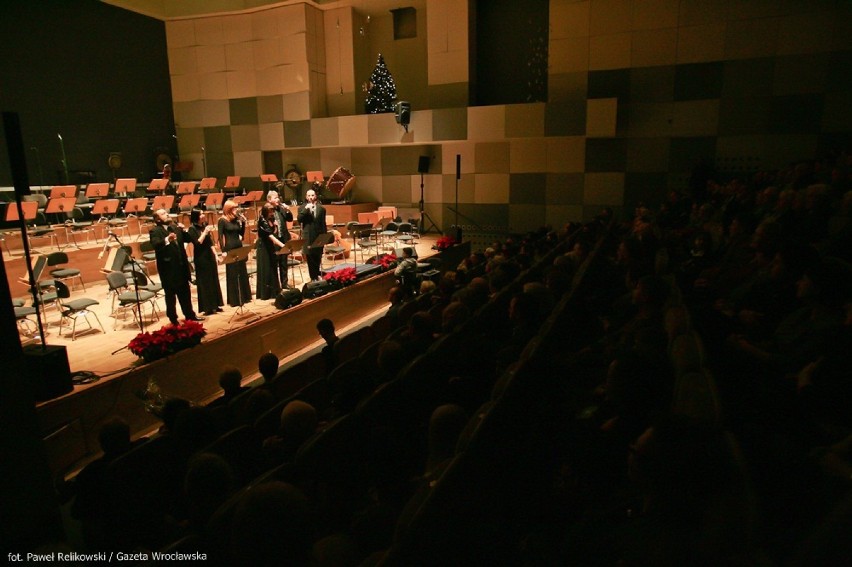 Spirituals Singers Band jubileuszowy koncert zaczął kolędami