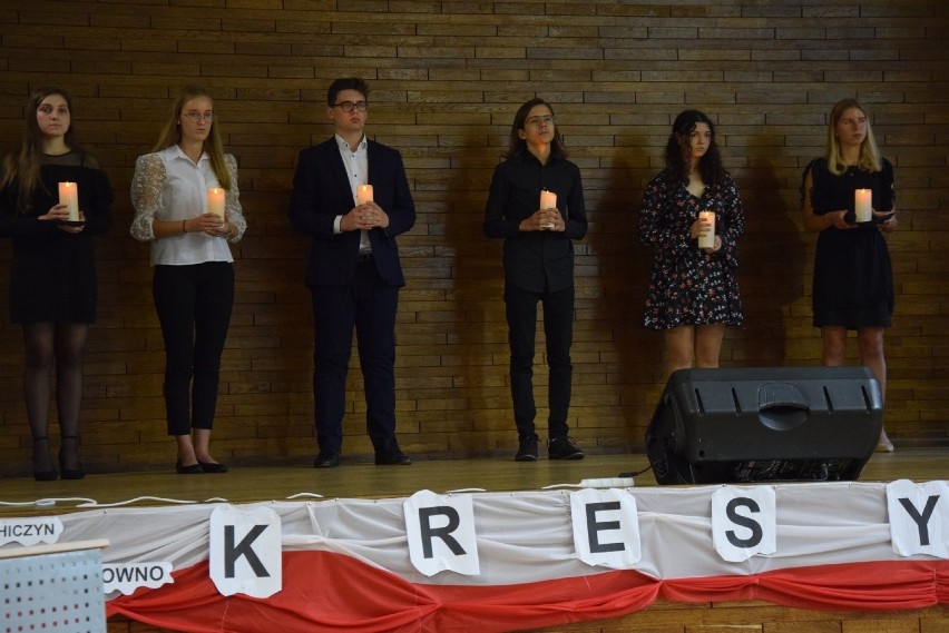 Uroczystości upamiętniające ofiary Sybiru. Aula Liceum...