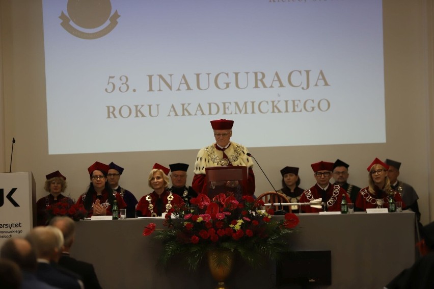 Uroczysta inauguracja roku akademickiego 2022/2023 na Uniwersytecie Jana Kochanowskiego w Kielcach. Gaudeamus wybrzmiało po raz 53.