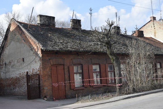 Dom na Batorego - według inspektora nadzoru budowlanego - nie nadaje się do użytkowania