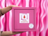 Kraków. Różowe skrzyneczki w ponad 200 miejscach. Miasto ufunduje środki higieny menstruacyjnej