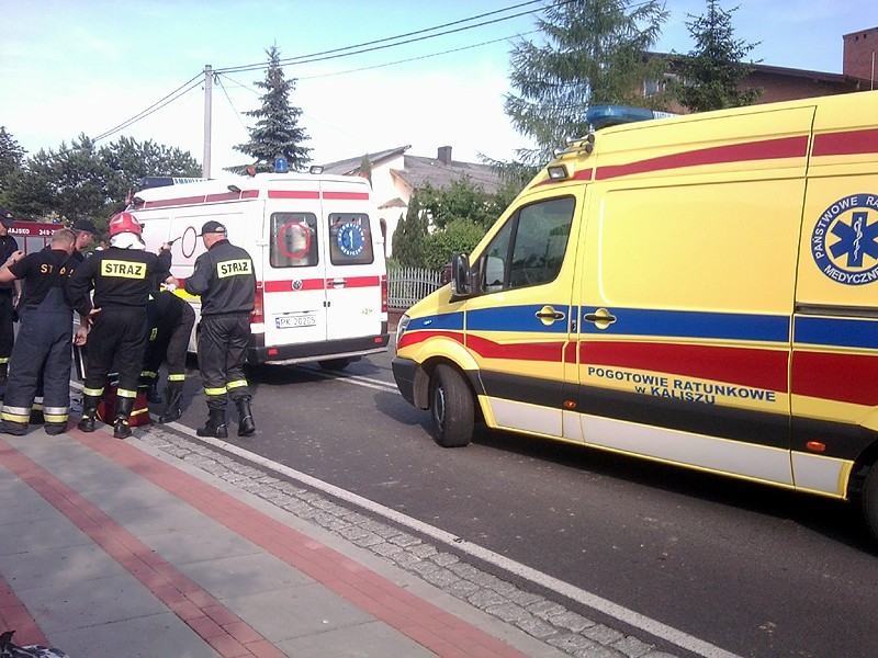 Groźny wypadek drogowy w Sierzchowie. Czworo młodych ludzi rannych. ZDJĘCIA