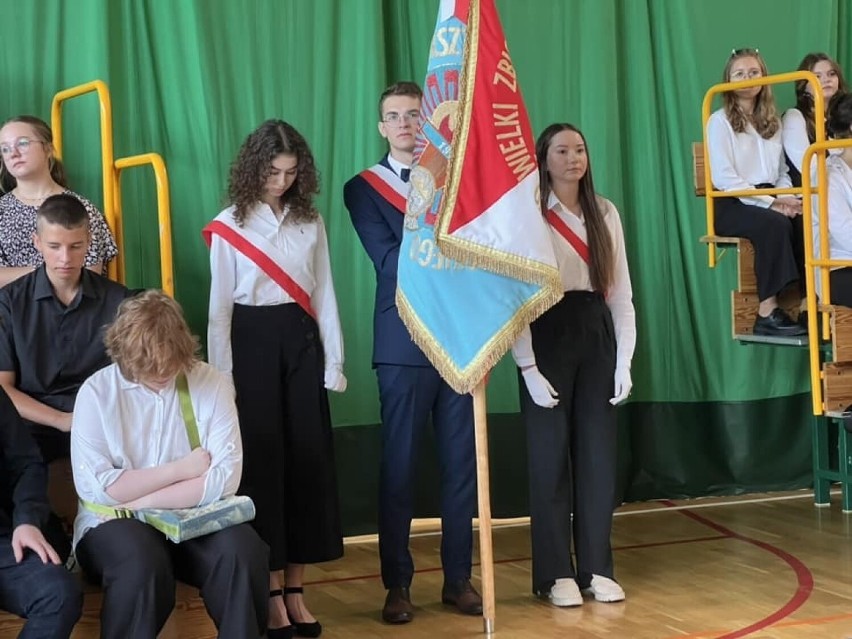 Liceum Ogólnokształcące w Opatowie zainaugurowało rok szkolny 2023/2024. Zobaczcie zdjęcia z uroczystości