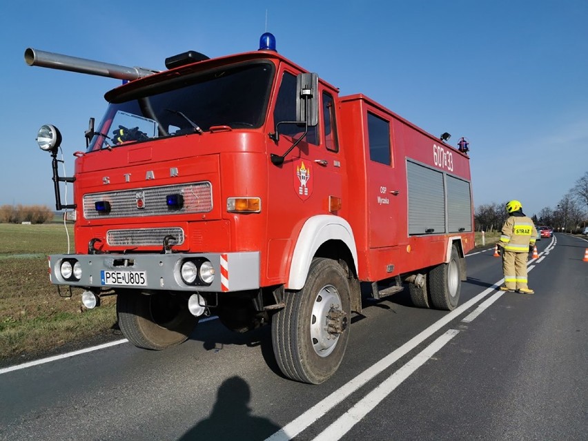 Wypadek na trasie Wyrzeka-Dalewo. Trzy osoby trafiły do...