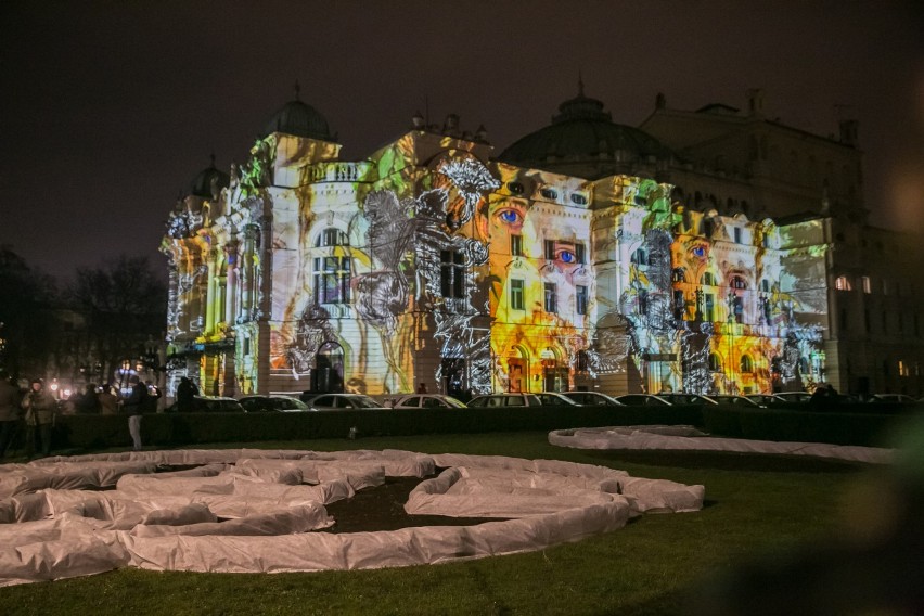 Niezwykły spektakl na fasadzie Teatru Słowackiego