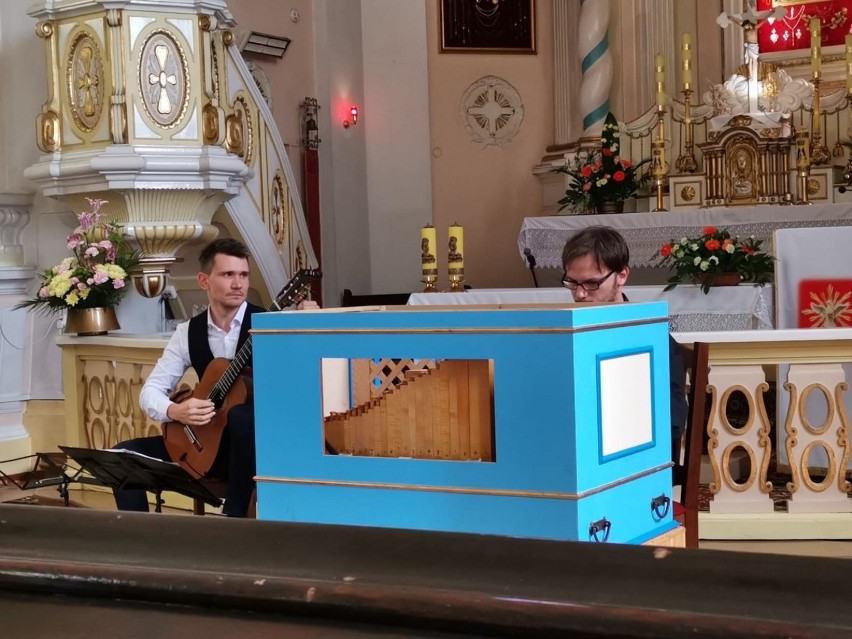 Pleszewianie Adrian Furmankiewicz oraz Jakuba Pankowiak zagrali w kościelnych nawach