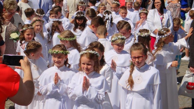 Pierwsza komunia w Bazylice pw. Wniebowzięcia Najświętszej Maryi Panny w Zduńskiej Woli