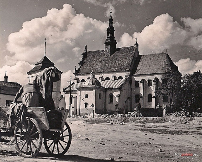 1945 , Kościół Nawiedzenia NMP.