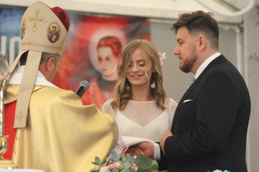 Piesza Pielgrzymka Tarnowska na Jasną Górę 2020. Dwie pary zawarły ślub na pielgrzymim szlaku [ZDJĘCIA]