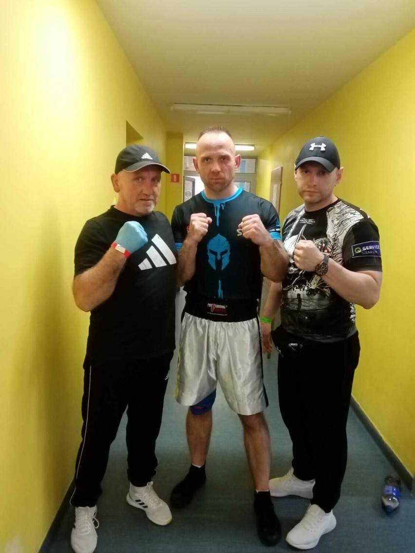  Łukasz Skarbiński wygrał swoją walkę bokserską 