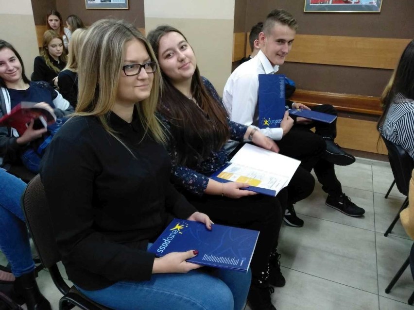 Radomsko: uczniowie Mechanika otrzymali dokumenty Europass-Mobilność [ZDJĘCIA]