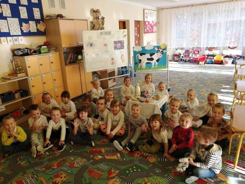 "Dzieciaki Mleczaki" to akcja edukacyjno-informacyjna w Przedszkolu Publicznym "Bajkowy Zakątek" w Opatowie. Zobacz zdjęcia