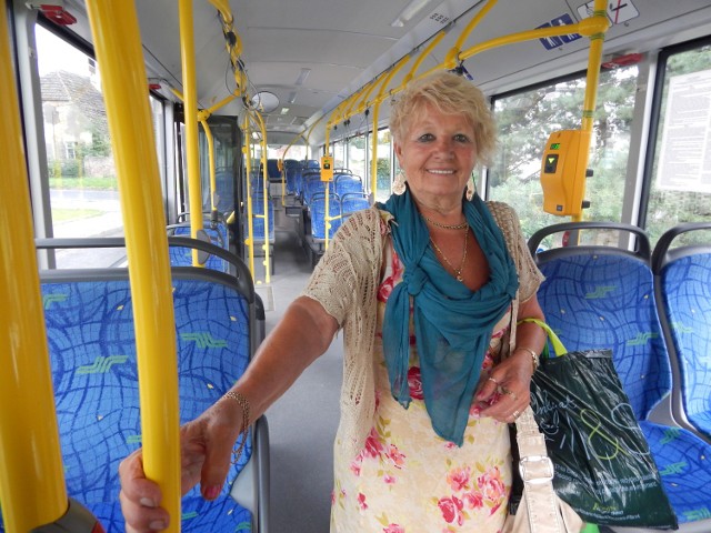 Jak się jeździ autobusem? - Bardzo dobrze - mówi Ala Szmytkowska z Wawrowa. Uwaga! Testowany pojazd nie ma zamontowanych biletomatów. Bilety trzeba kupić u kierowcy.