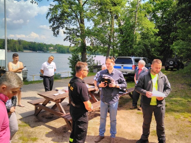 Jeden z defibrylatorów trafił do rartowników w Lubniewicach