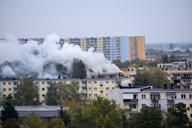 Pożar wybuchł w pokoju w jednym z mieszkań w bloku przy ul. Skłodowskiej-Curie 60 w Bydgoszczy
