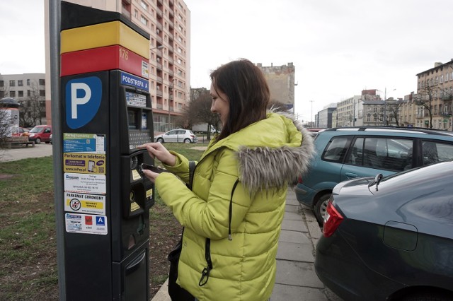 Zarząd Dróg i Transportu przygotował projekt podwyżek opłat w Strefie Płatnego Parkowania. Za parkowanie w podstrefie A z 3️ zł do 4️ zł, a w podstrefie B z 2️,5️ zł. do 3️ zł. Rada Miejska Łodzi zajmie się projektem uchwały w tej sprawie najprawdopodobniej w kwietniu
CZYTAJ DALEJ >>>