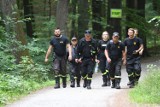 Trwają poszukiwania zaginionego mężczyzny z Żar. Policja i straż pożarna przeczesują okoliczne lasy
