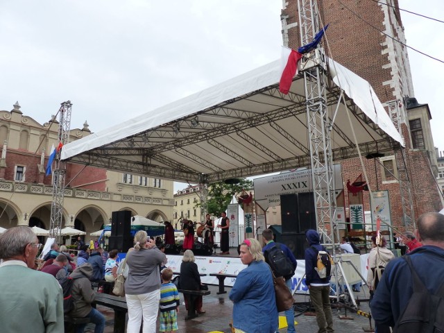 Na estradzie w dniu 25 sierpnia 2015 r. zaprezentował się nie po raz pierwszy w Krakowie zesp&oacute;ł Holl&oacute;&eacute;nek Hungarica. Fot. Adrianna Adamek-Świechowska