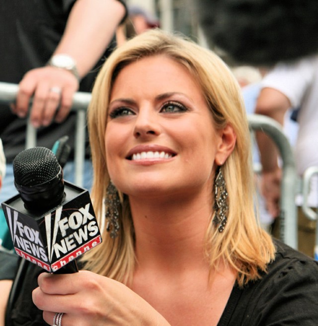 Courtney Friel, dziennikarka FOX News w pracy (http://commons.wikimedia.org/wiki/File:Courtney_Friel.jpg)