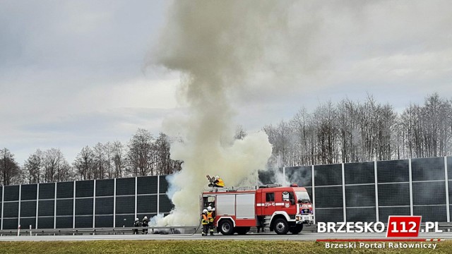 Biadoliny Szlacheckie: pożar samochodu na autostradzie A4, 6.01.2021