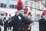 Barbórka 2022 w Bełchatowie. Górnicza orkiestra zagrała pobudkę w PGE GIEK i na placu Narutowicza