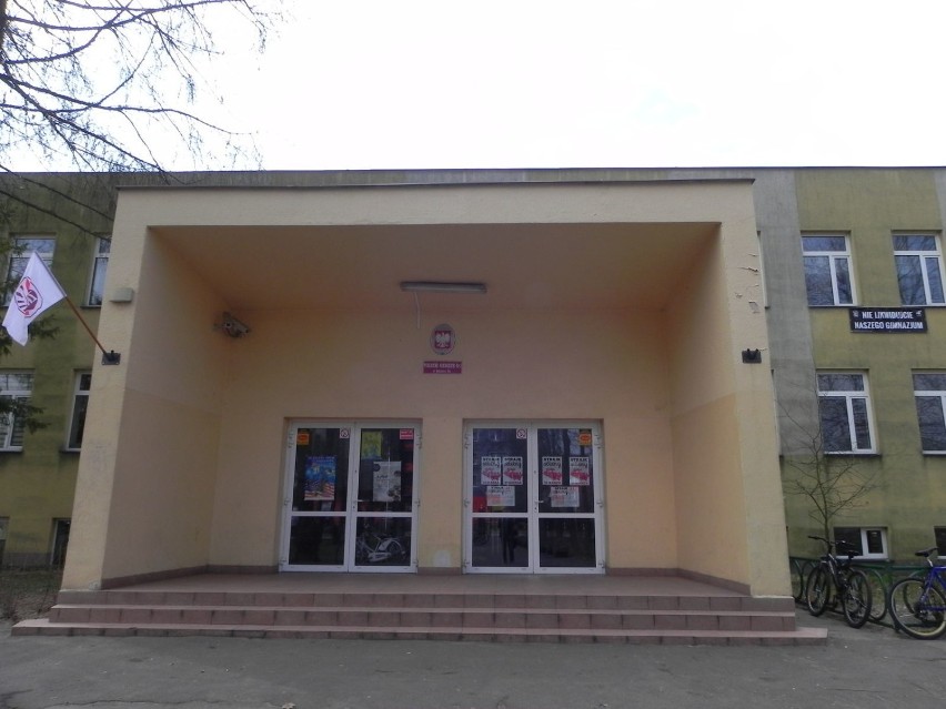 Protest w Publicznym Gimnazjum nr 1 w Ostrowcu...
