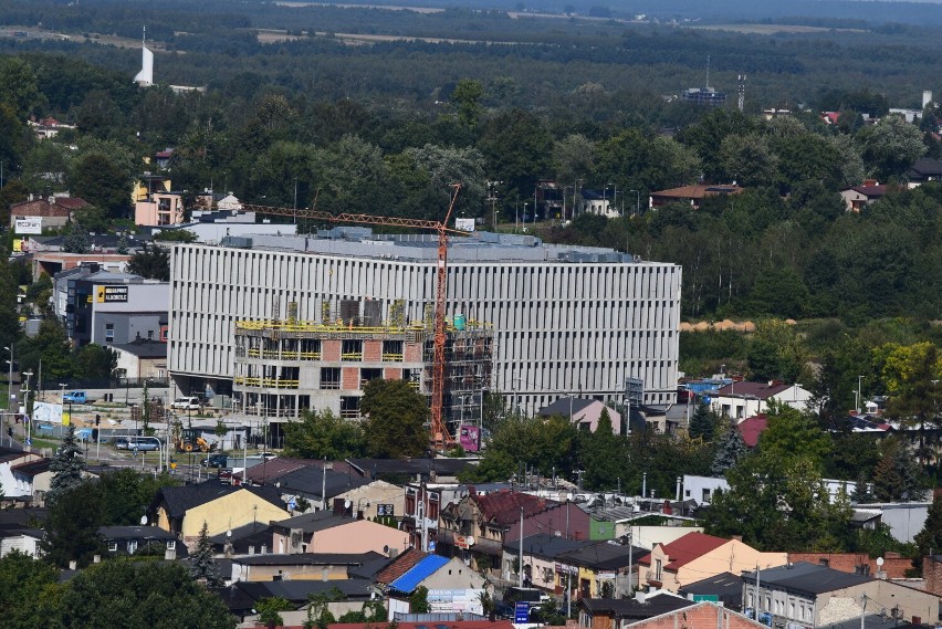 W sąsiedztwie nowego gmachu sądu w Częstochowie powstaje nowoczesny biurowiec "Rocha Center"