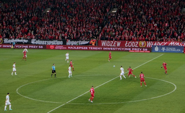 Tak prezentowała się reklama na stadionie