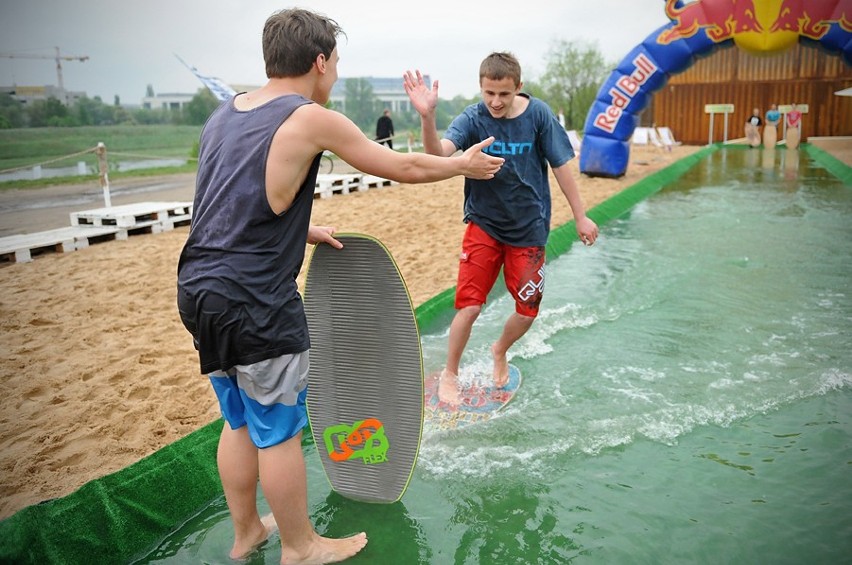 Poznań - Plaża Miejska. Zawody skimboardowe