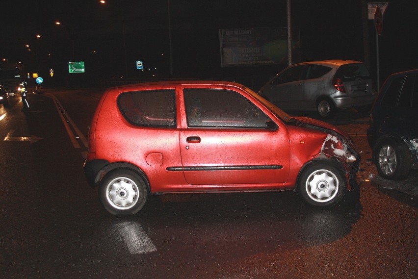 Oświęcim. Wypadek na ul. Leszczyńskiej. Dwie osoby w szpitalu [ZDJĘCIA]