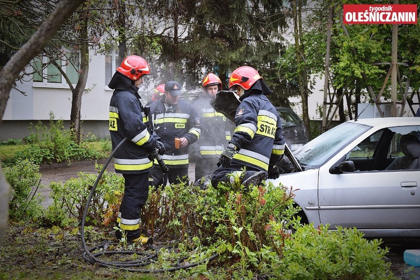 Na parkingu oleśnickiego szpitala spłonął samochód