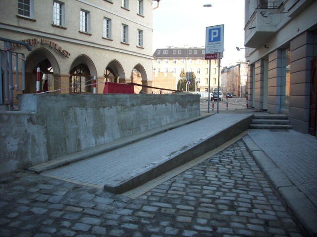 Nowy podjazd na Ostrówku jest długi i dzięki temu ma łagodny  spadek.