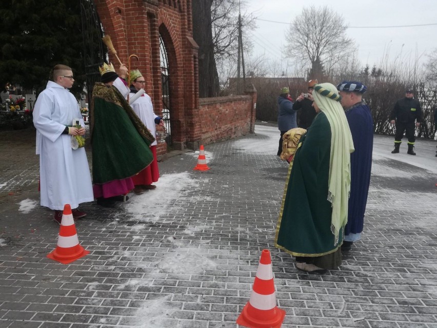 Orszak Trzech Króli przeszedł uliczkami Nowej Cerkwi w gminie Morzeszczyn [ZDJĘCIA]