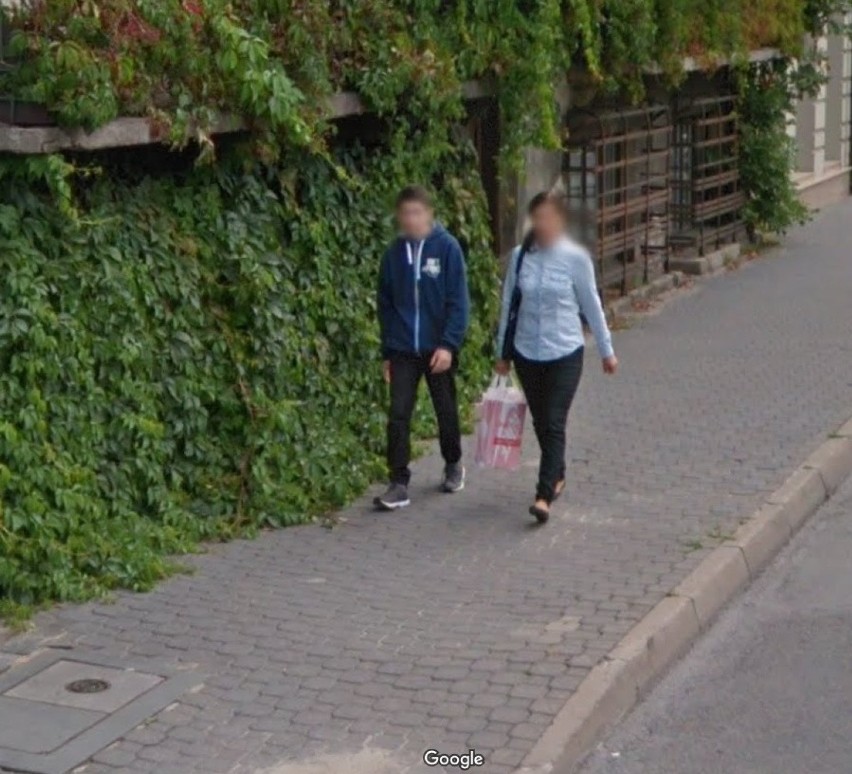Modnie i stylowo? Tak się ubieramy. Takie codzienne stylizacje uchwyciły kamery Google Street View w Białej Podlaskiej. Zobacz