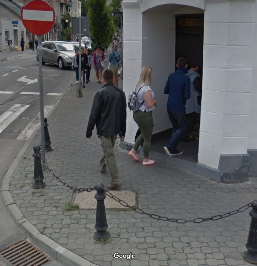 Modnie i stylowo? Tak się ubieramy. Takie codzienne stylizacje uchwyciły kamery Google Street View w Białej Podlaskiej. Zobacz