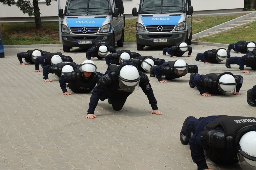 Policjanci z Legnicy „pompowali" w #GaszynChallenge [ZDJĘCIA]