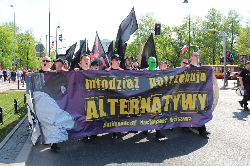 Nacjonaliści przeszli ulicami Warszawy [zdjęcia]