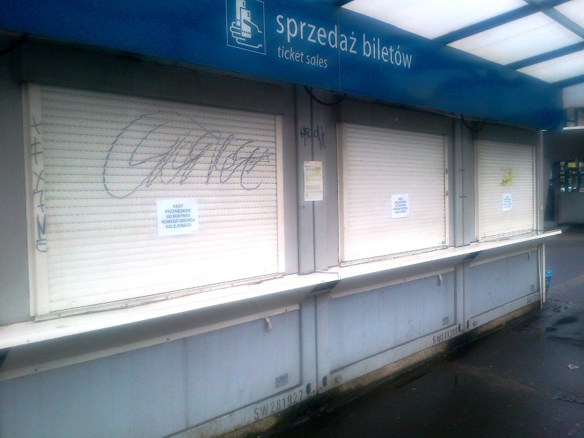 Intercity zamknęło kasy na dworcu od strony pl. Andrzeja oraz w kontenerach