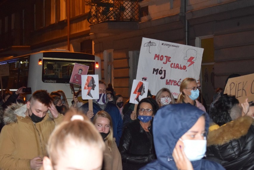 Protest kobiet Gniezno. Przejadą przez miasto samochodami